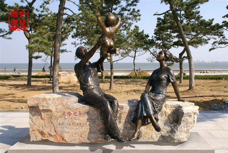 鑄銅系列成功案例船夫雕塑幸福之家雕塑天倫之樂(lè)